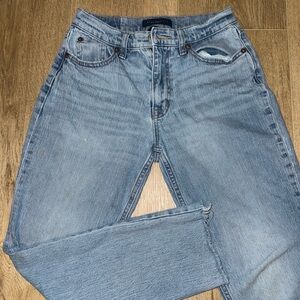 Light wash Aeropostale straight leg mom jeans